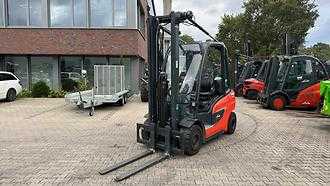 Chariot élévateur d'occasion LINDE H 25 T - 01 GAS VIERRADFRONTSTAPLER (13075119) backdrop