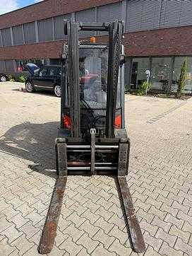 Chariot élévateur d'occasion LINDE H 25T-02 - 2018er GAS VIERRADFRONTSTAPLER (13043476)