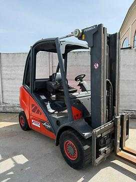 Chariot élévateur d'occasion LINDE H 30 D-02 DIESEL VIERRADFRONTSTAPLER (13043764)
