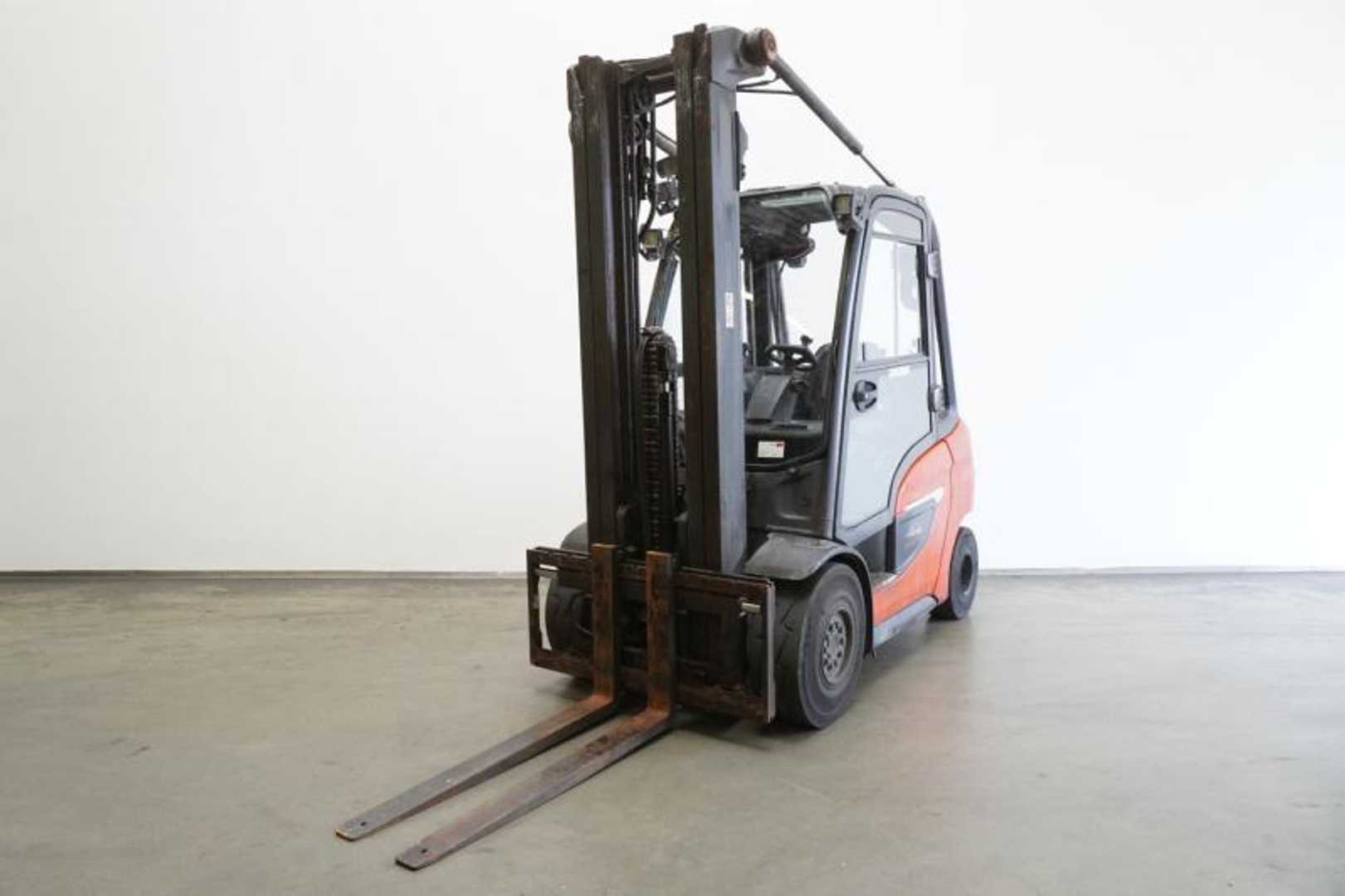 Chariot élévateur d'occasion LINDE H 30 D 1202 DIESEL VIERRADFRONTSTAPLER (13047134)
