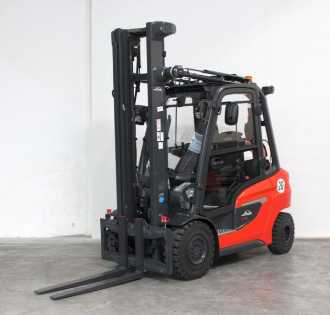 Chariot élévateur d'occasion LINDE H 30 T 1202 GAS VIERRADFRONTSTAPLER (13071798) backdrop