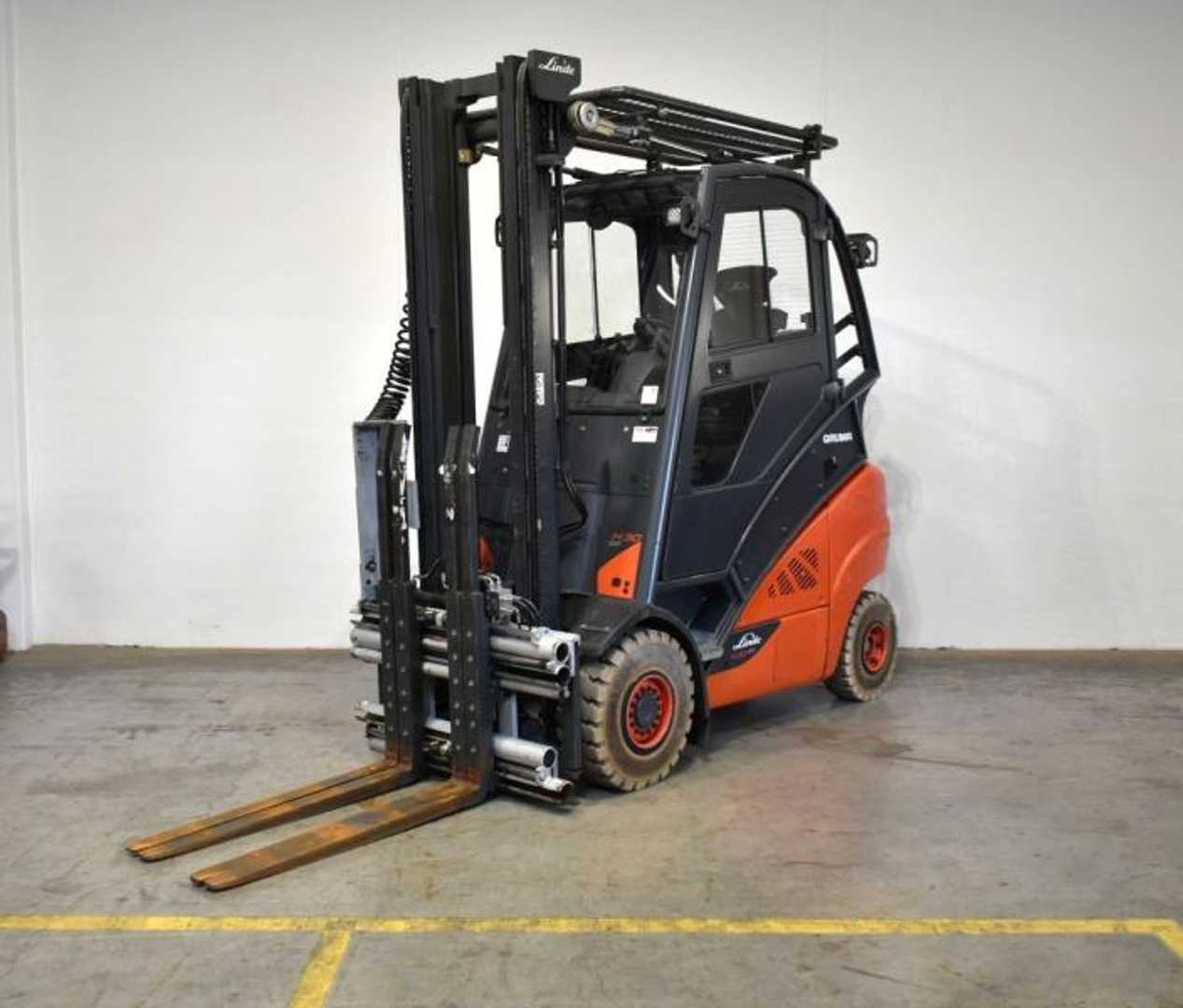 Chariot élévateur d'occasion LINDE H 30 T EVO 393-02 GAS VIERRADFRONTSTAPLER (13053534)
