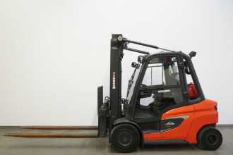 Chariot élévateur d'occasion LINDE H 35 T 1202 GAS VIERRADFRONTSTAPLER (13008201)