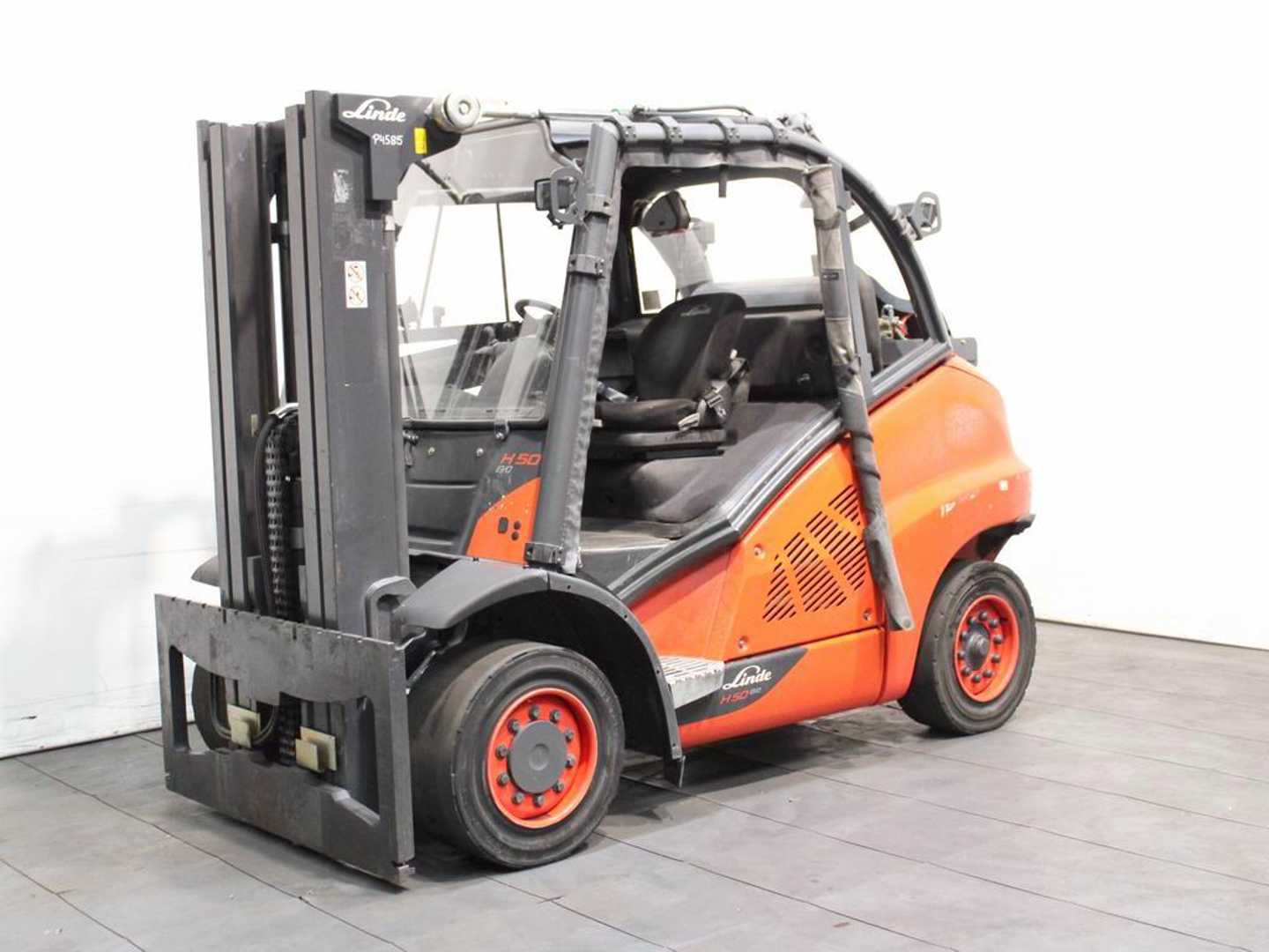 Chariot élévateur d'occasion LINDE H 50 T-02/600 394 GAS VIERRADFRONTSTAPLER (13066820)