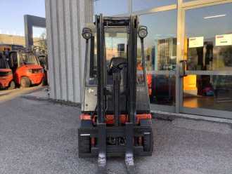 Chariot élévateur d'occasion LINDE H16D-03 DIESEL VIERRADFRONTSTAPLER (13076399)
