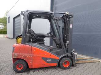 Chariot élévateur d'occasion LINDE H20T-01 GAS VIERRADFRONTSTAPLER (13041401)
