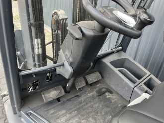 Chariot élévateur d'occasion LINDE H20T-02/600 GAS VIERRADFRONTSTAPLER (13070220)