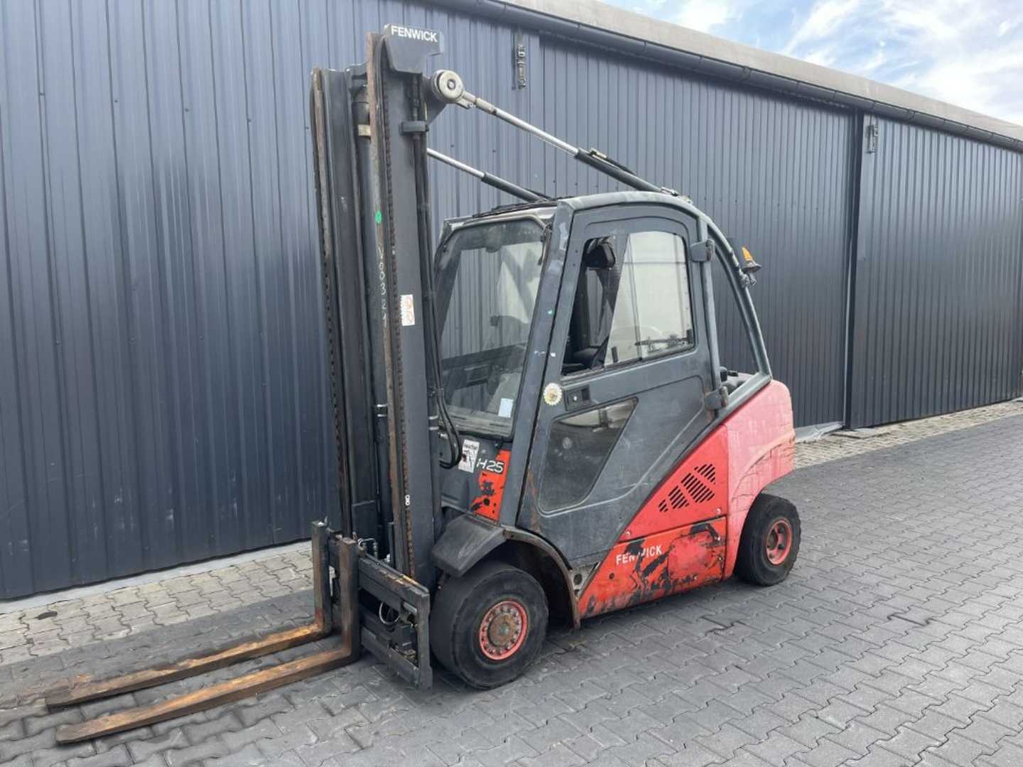 Chariot élévateur d'occasion LINDE H25D-01 DIESEL VIERRADFRONTSTAPLER (13025565)