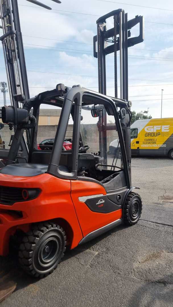 Chariot élévateur d'occasion LINDE H25D-01 DIESEL VIERRADFRONTSTAPLER (13059583)