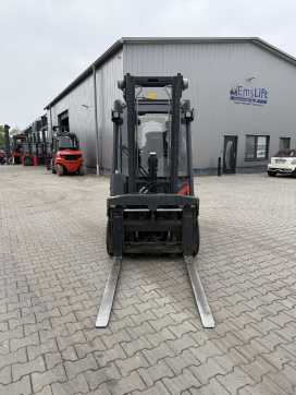 Chariot élévateur d'occasion LINDE H25D-02 DIESEL VIERRADFRONTSTAPLER (13040711)