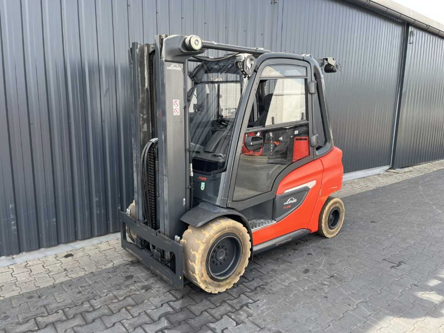 Chariot élévateur d'occasion LINDE H25T-01 GAS VIERRADFRONTSTAPLER (13065391)