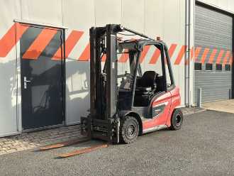 Chariot élévateur d'occasion LINDE H25T-01 GAS VIERRADFRONTSTAPLER (13072396) backdrop