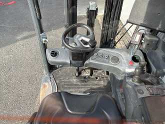 Chariot élévateur d'occasion LINDE H25T-01 GAS VIERRADFRONTSTAPLER (13072396)