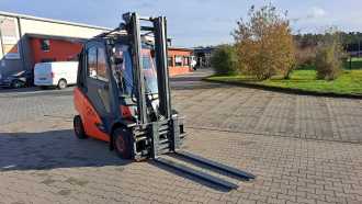 Chariot élévateur d'occasion LINDE H25T-02 GAS VIERRADFRONTSTAPLER (12724746)