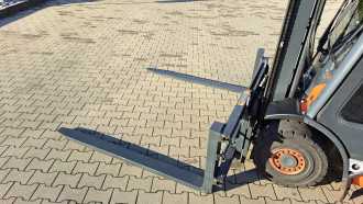 Chariot élévateur d'occasion LINDE H25T-02 GAS VIERRADFRONTSTAPLER (12724746)
