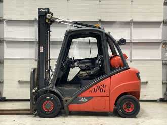 Chariot élévateur d'occasion LINDE H25T-02 GAS VIERRADFRONTSTAPLER (13024938)