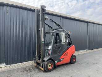 Chariot élévateur d'occasion LINDE H25T-02 GAS VIERRADFRONTSTAPLER (13032547) backdrop