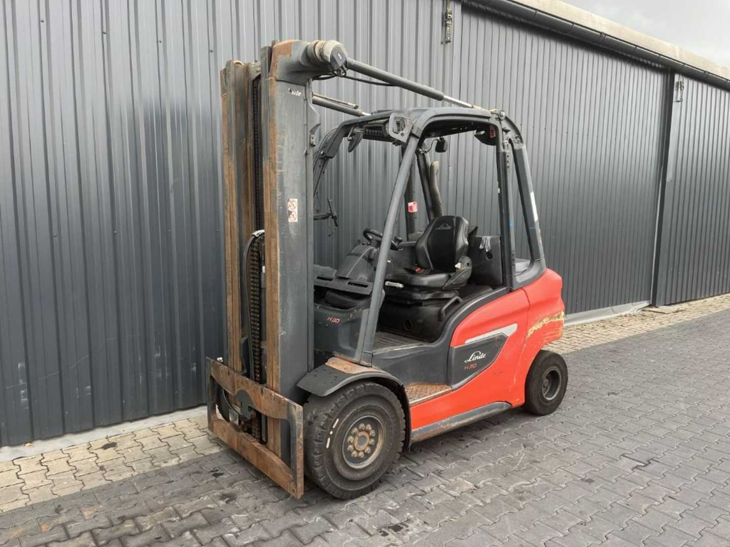 Chariot élévateur d'occasion LINDE H30D-01 DIESEL VIERRADFRONTSTAPLER (13058987)