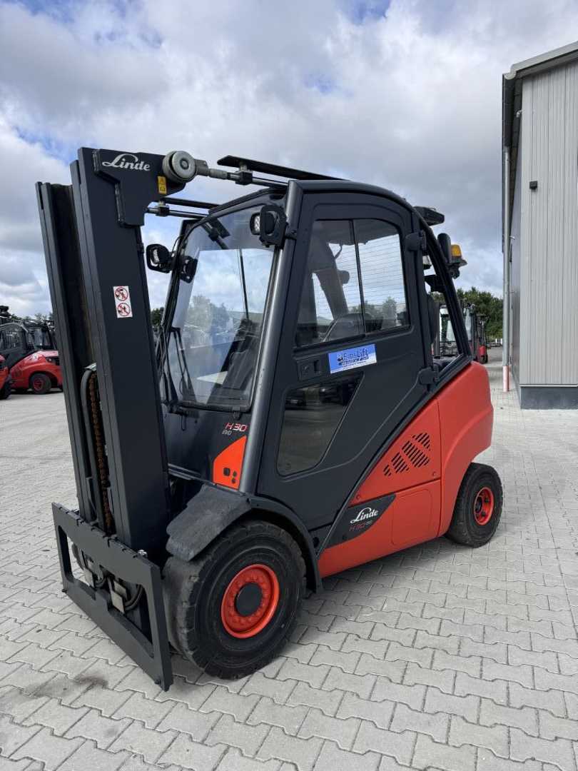 Chariot élévateur d'occasion LINDE H30D-02 DIESEL VIERRADFRONTSTAPLER (12886460)