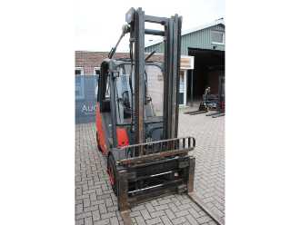 Chariot élévateur d'occasion LINDE H30D DIESEL VIERRADFRONTSTAPLER (13064283)