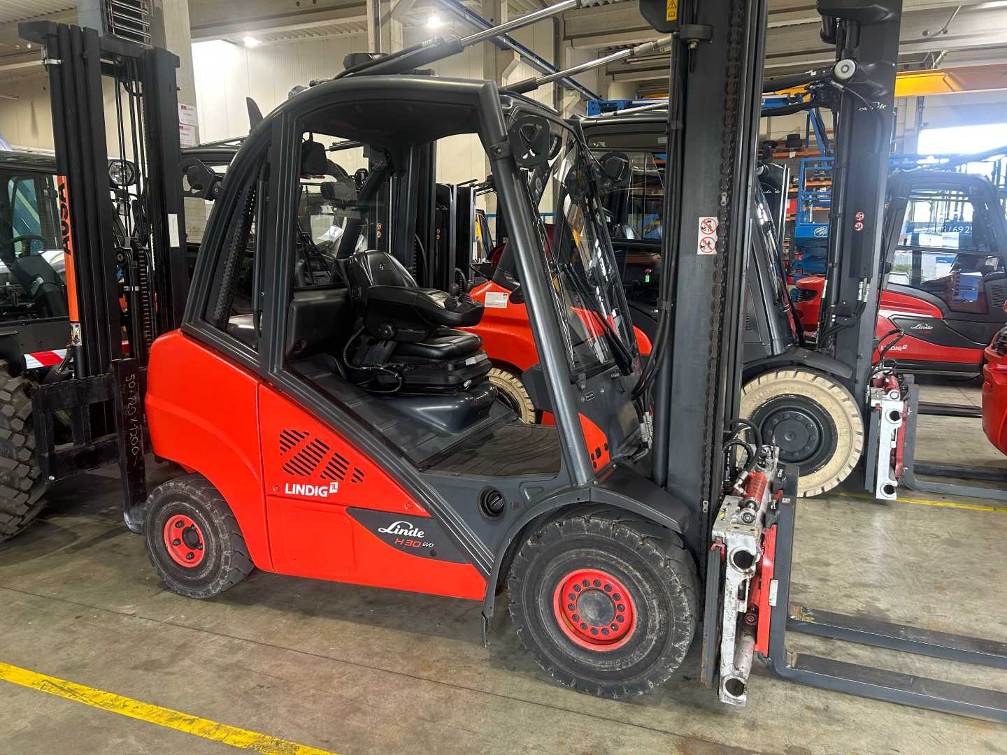 Chariot élévateur d'occasion LINDE H30D DIESEL VIERRADFRONTSTAPLER (13065230)