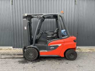 Chariot élévateur d'occasion LINDE H30T-01 GAS VIERRADFRONTSTAPLER (13067523)