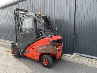 Chariot élévateur d'occasion LINDE H30T-02 GAS VIERRADFRONTSTAPLER (13040930)