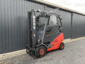 Chariot élévateur d'occasion LINDE H30T-02 GAS VIERRADFRONTSTAPLER (13074860) backdrop