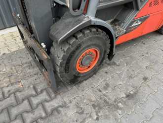 Chariot élévateur d'occasion LINDE H30T-02 GAS VIERRADFRONTSTAPLER (13074860)