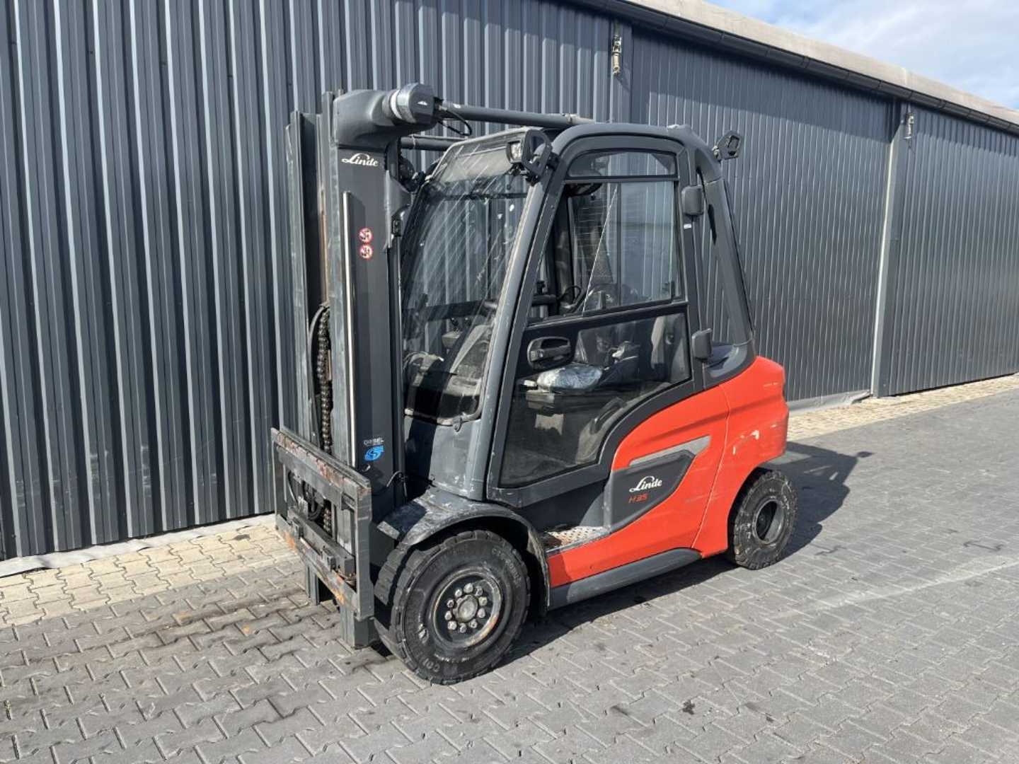 Chariot élévateur d'occasion LINDE H35D-01 DIESEL VIERRADFRONTSTAPLER (13060522)