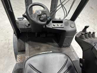 Chariot élévateur d'occasion LINDE H35D-02 DIESEL VIERRADFRONTSTAPLER (12900503)