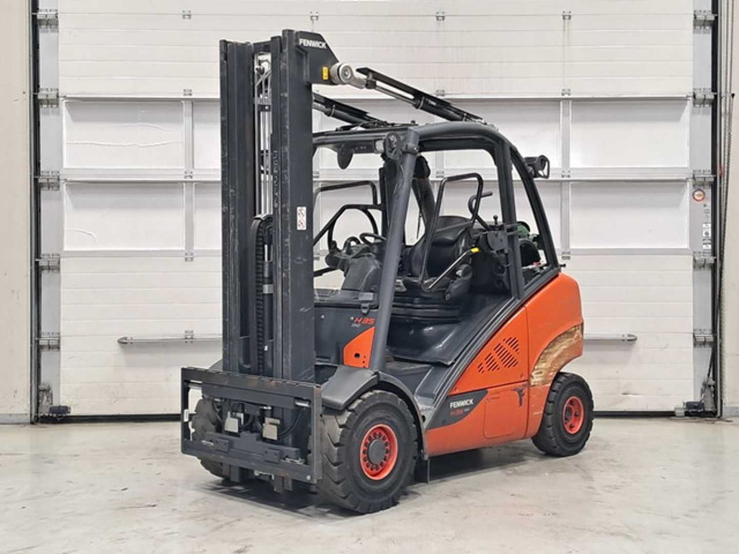 Chariot élévateur d'occasion LINDE H35T-02 GAS VIERRADFRONTSTAPLER (13038093)