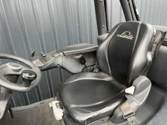 Chariot élévateur d'occasion LINDE H35T-02 GAS VIERRADFRONTSTAPLER (13074863)