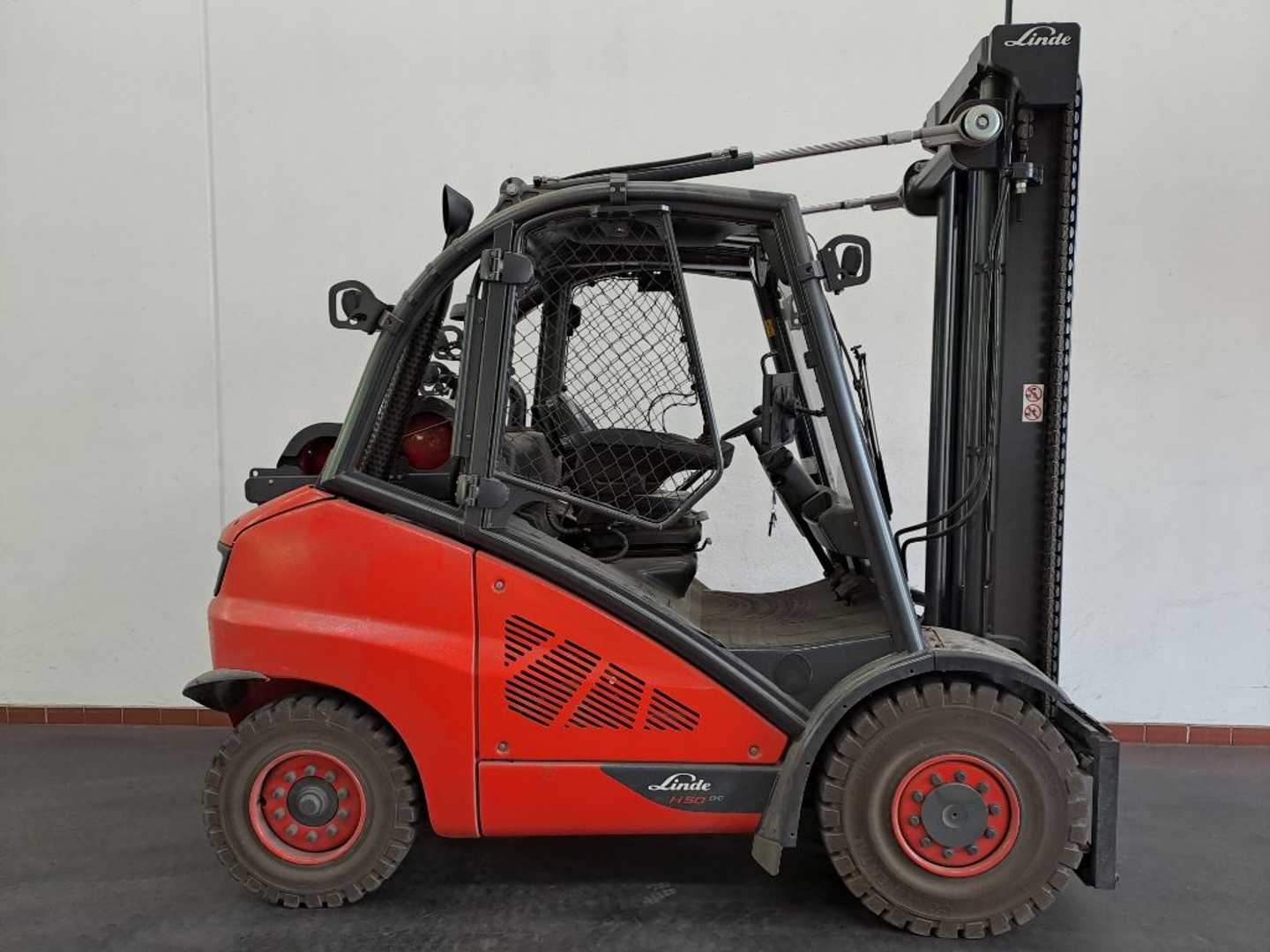 Chariot élévateur d'occasion LINDE H50 T: 5,0t GAS VIERRADFRONTSTAPLER (13062803)