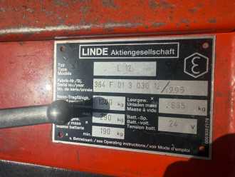 Chariot élévateur d'occasion LINDE L 12 Baujahr 1995 Akku 2005 Ladegerät Integriert ELEKTRO HOCHHUBWAGENDEICHSEL (13055405)