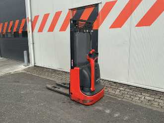 Chariot élévateur d'occasion LINDE L12 ELEKTRO HOCHHUBWAGENDEICHSEL (13041228)