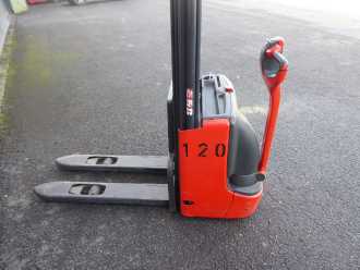 Chariot élévateur d'occasion LINDE L12 ELEKTRO HOCHHUBWAGENDEICHSEL (13074164)