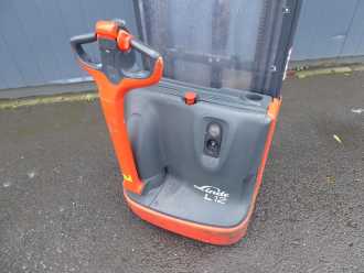 Chariot élévateur d'occasion LINDE L12 ELEKTRO HOCHHUBWAGENDEICHSEL (13075326)