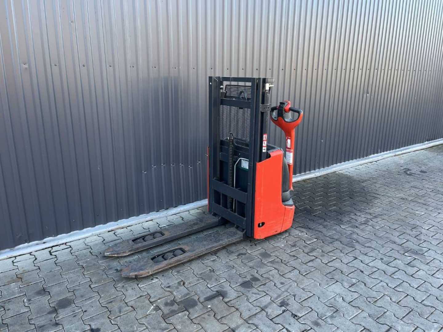 Chariot élévateur d'occasion LINDE L12 ELEKTRO HOCHHUBWAGENDEICHSEL (13075967)