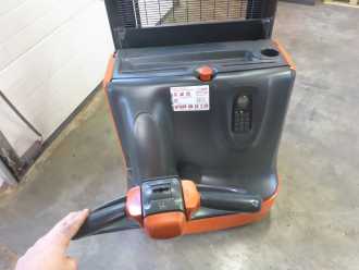 Chariot élévateur d'occasion LINDE L12 I ELEKTRO HOCHHUBWAGENDEICHSEL (13008595)