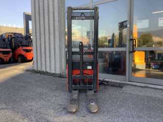 Chariot élévateur d'occasion LINDE L12L ELEKTRO HOCHHUBWAGENDEICHSEL (13076396)