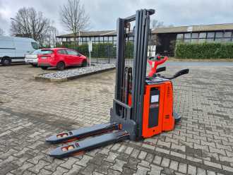 Chariot élévateur d'occasion LINDE L12LAPi Batterie aus 2023 ELEKTRO HOCHHUBWAGENDEICHSEL (12891763)