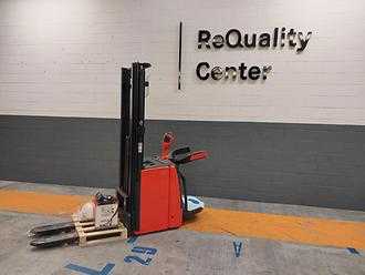 Chariot élévateur d'occasion LINDE L14 AP ELEKTRO HOCHHUBWAGENFAHRERSTAND (13032749) backdrop