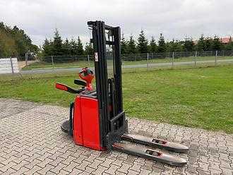 Chariot élévateur d'occasion LINDE L16 AP Triplex ELEKTRO HOCHHUBWAGENFAHRERSTAND (13067271)