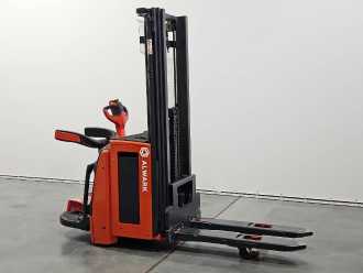 Chariot élévateur d'occasion LINDE L16AP WEITERE NIEDERHUBWAGENFAHRERSITZ (13009025) backdrop