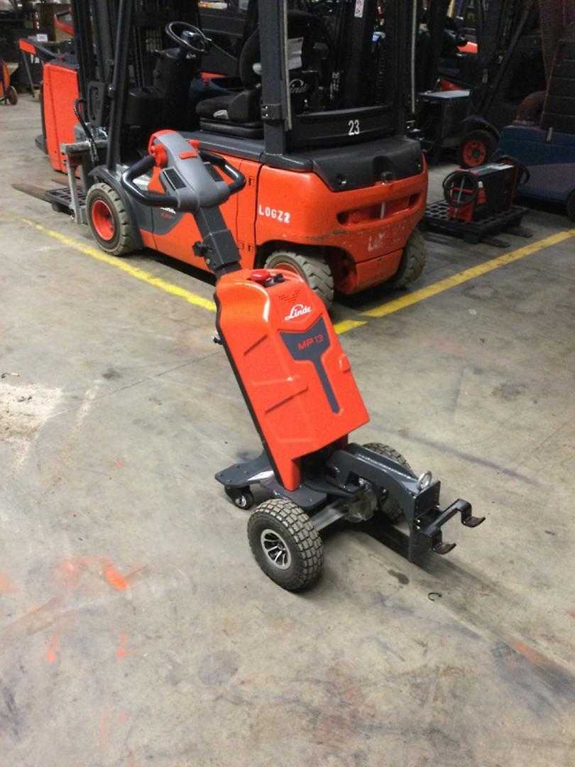 Chariot élévateur d'occasion LINDE MP13 ELEKTRO SCHLEPPER (13052858)