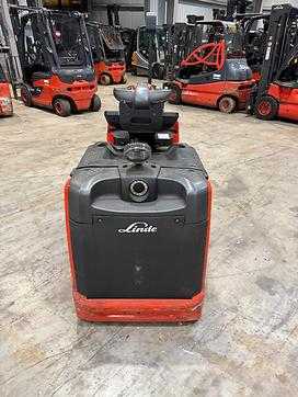 Chariot élévateur d'occasion LINDE P 30 C ELEKTRO SCHLEPPER (13002257)