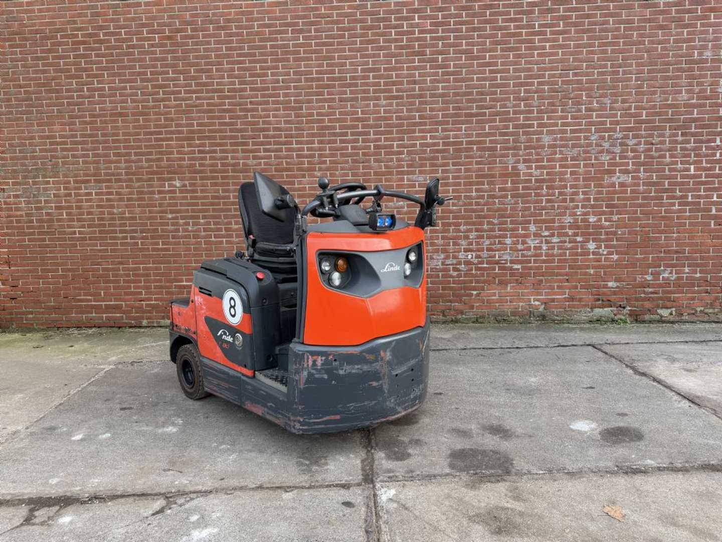 Chariot élévateur d'occasion LINDE P80 ELEKTRO SCHLEPPER (13016743)