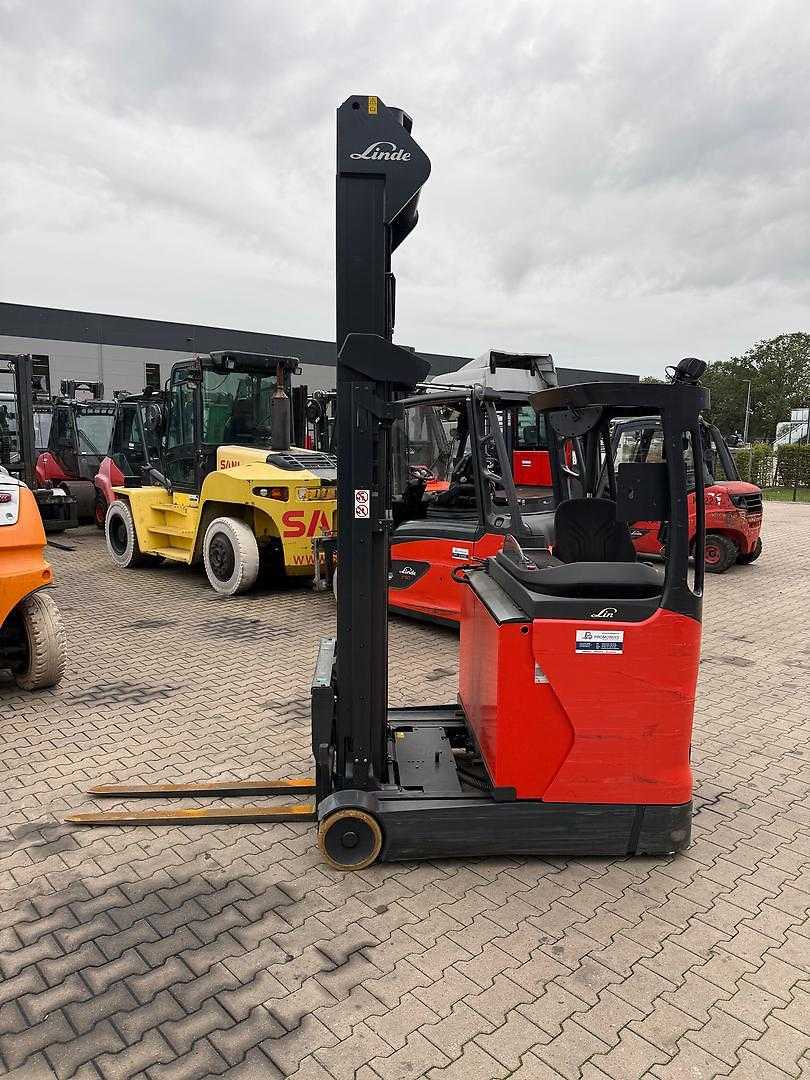 Chariot élévateur d'occasion LINDE R 14 -01 ELEKTRO SCHUBMASTSTAPLER (13072583)