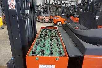 Chariot élévateur d'occasion LINDE R 14 -01 ELEKTRO SCHUBMASTSTAPLER (13072585)
